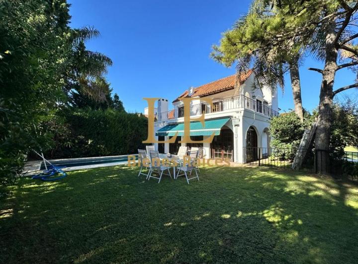 Casa · 205m² · 5 Ambientes · 3 Cocheras