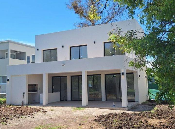 Casa · 148m² · 5 Ambientes · 3 Cocheras