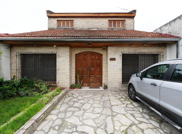 Casa · 154m² · 6 Ambientes · 1 Cochera