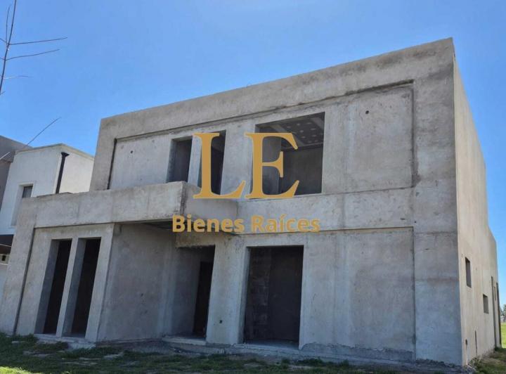 Casa · 200m² · 5 Ambientes · 2 Cocheras