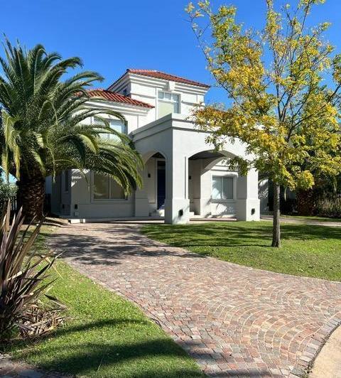 Casa · 480m² · 4 Ambientes