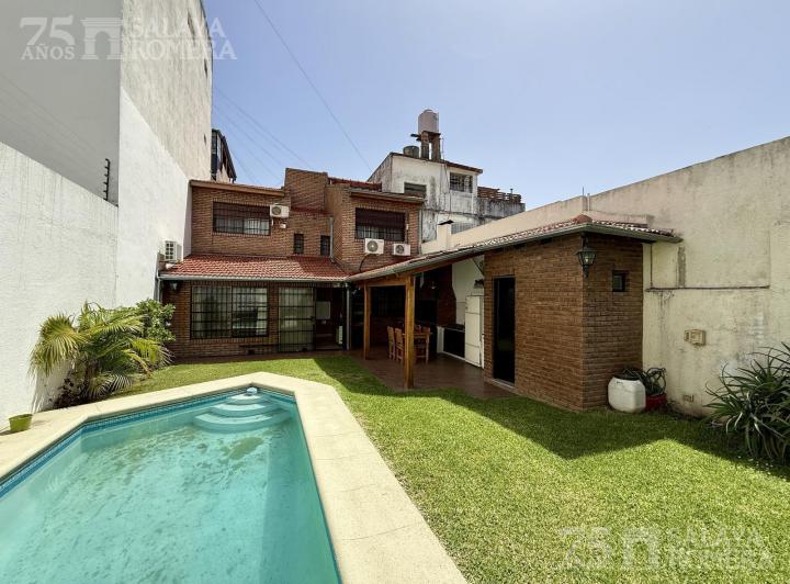 Casa · 215m² · 5 Ambientes · 1 Cochera