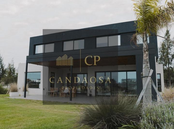 Casa · 200m² · 5 Ambientes · 4 Cocheras