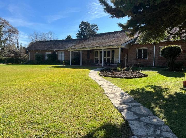 Casa · 720m² · 5 Ambientes · 1 Cochera