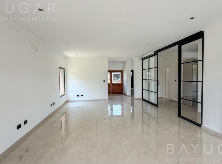 Casa · 221m² · 6 Ambientes · 2 Cocheras