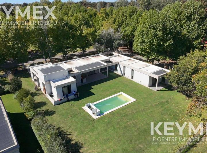 Casa · 196m² · 5 Ambientes · 3 Cocheras