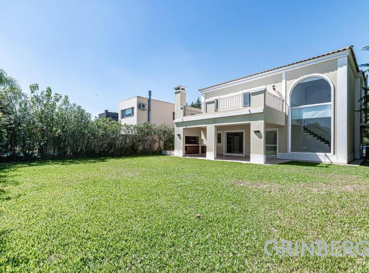 Casa · 260m² · 5 Ambientes · 4 Cocheras