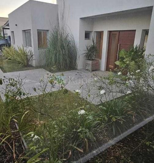 Casa · 180m² · 5 Ambientes · 1 Cochera