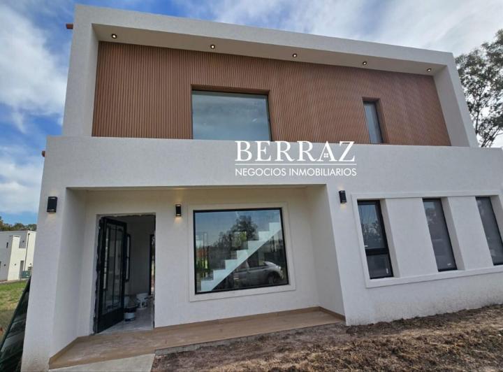 Casa · 141m² · 6 Ambientes · 3 Cocheras