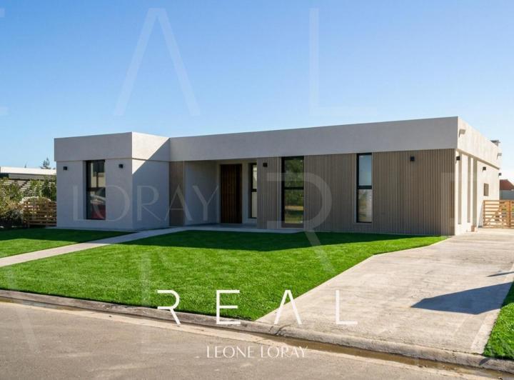 Casa · 188m² · 5 Ambientes · 2 Cocheras