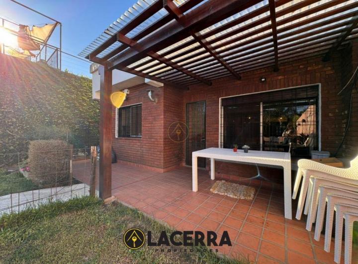 Casa · 182m² · 5 Ambientes · 2 Cocheras