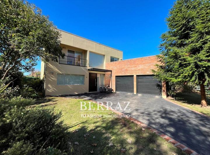 Casa · 290m² · 6 Ambientes · 2 Cocheras