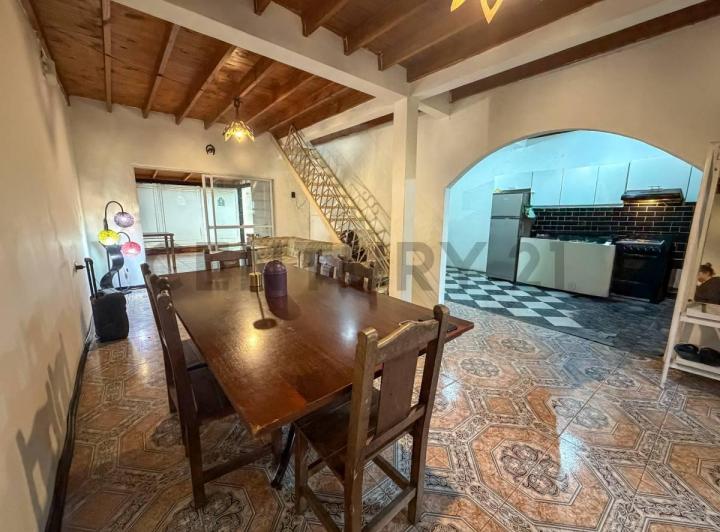 Casa · 140m² · 5 Ambientes · 2 Cocheras