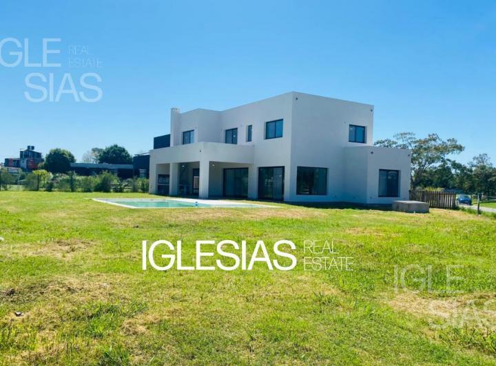 Casa · 268m² · 5 Ambientes · 2 Cocheras