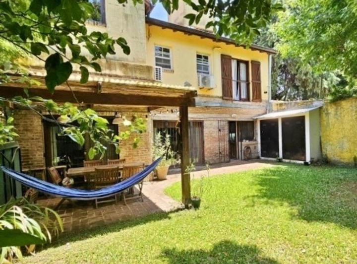 Casa · 181m² · 5 Ambientes · 3 Cocheras
