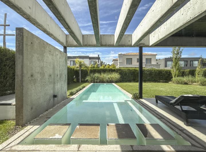 Casa · 268m² · 6 Ambientes · 2 Cocheras