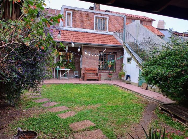 Casa · 260m² · 6 Ambientes · 1 Cochera