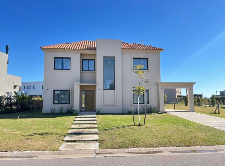 Casa · 189m² · 5 Ambientes · 2 Cocheras