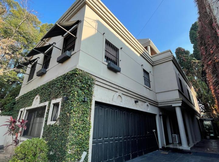 Casa · 650m² · 5 Ambientes · 2 Cocheras