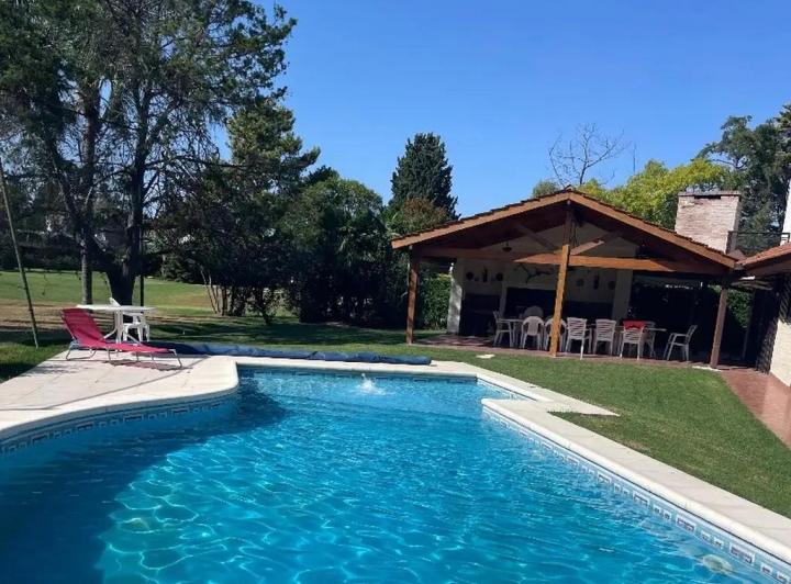 Casa · 240m² · 3 Ambientes