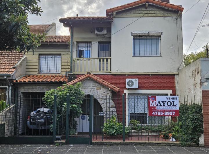 Casa · 247m² · 6 Ambientes · 1 Cochera
