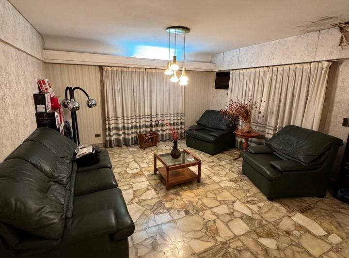 Casa · 300m² · 5 Ambientes · 5 Cocheras