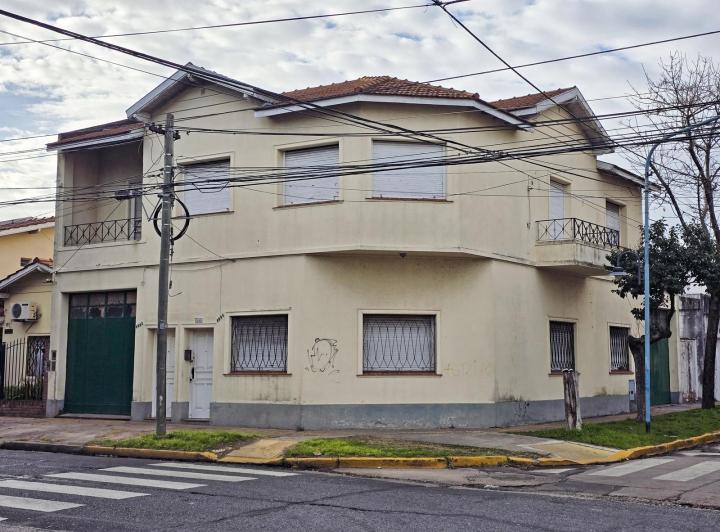 Casa · 312m² · 6 Ambientes · 2 Cocheras