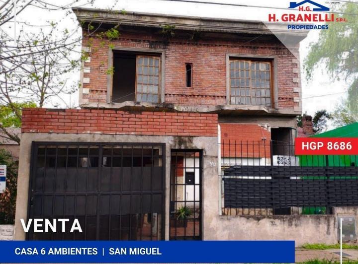 Casa · 302m² · 6 Ambientes · 1 Cochera