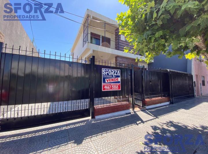 Casa · 300m² · 5 Ambientes · 4 Cocheras