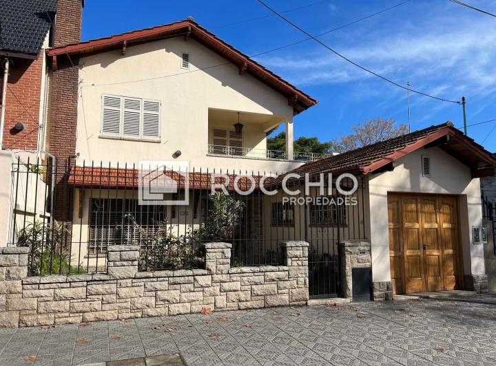Casa · 194m² · 5 Ambientes · 2 Cocheras