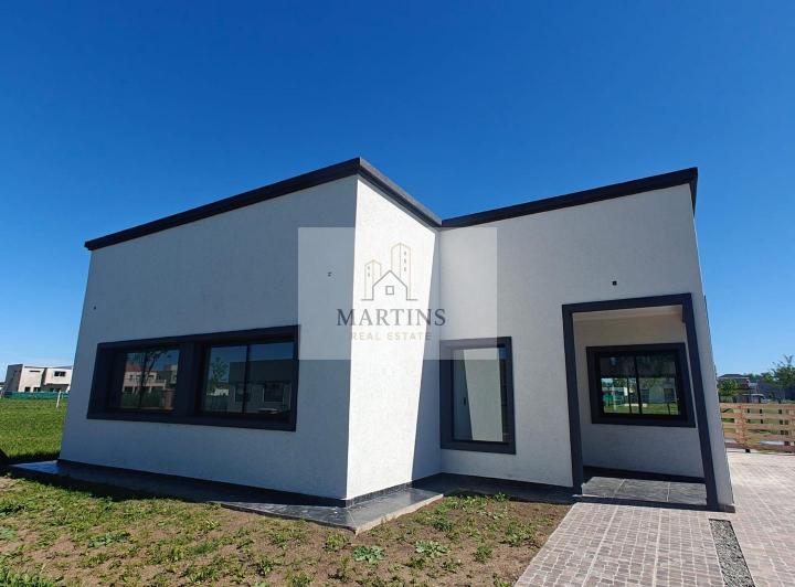 Casa · 157m² · 5 Ambientes · 2 Cocheras