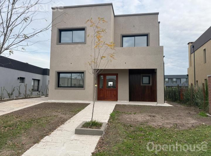 Casa · 197m² · 6 Ambientes · 2 Cocheras