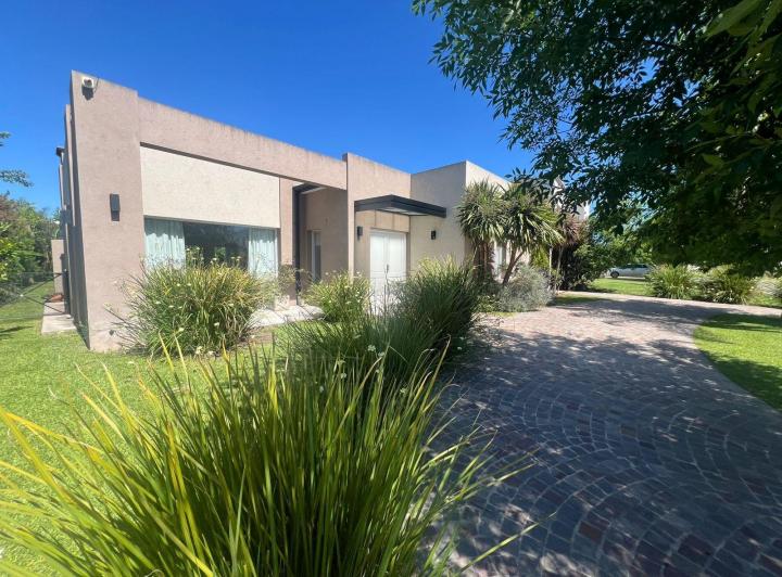 Casa · 195m² · 5 Ambientes · 5 Cocheras