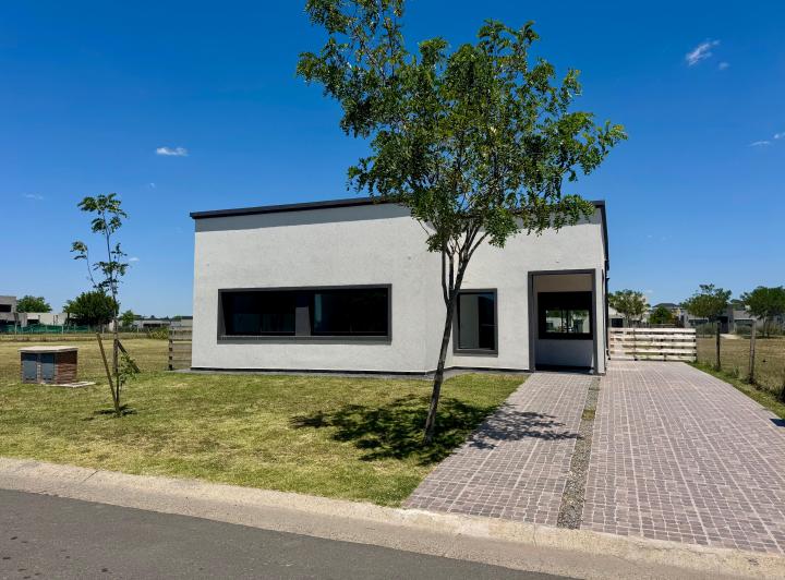 Casa · 156m² · 5 Ambientes · 2 Cocheras