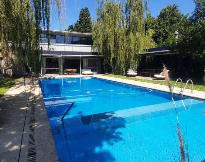 Casa · 227m² · 7 Ambientes · 1 Cochera