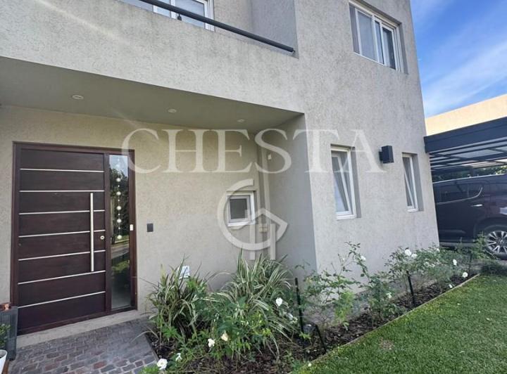 Casa · 300m² · 7 Ambientes · 1 Cochera