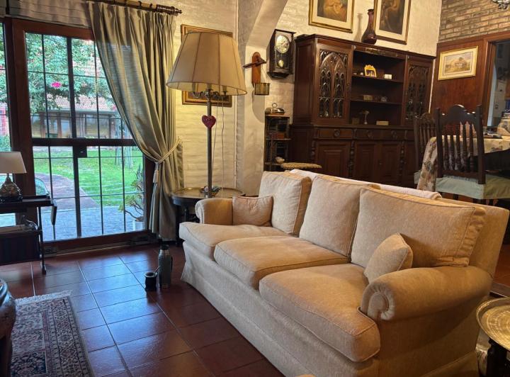 Casa · 293m² · 5 Dormitorios · 3 Cocheras