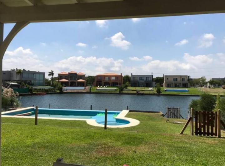 Casa · 315m² · 6 Ambientes · 2 Cocheras