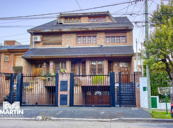 Casa · 250m² · 6 Ambientes · 1 Cochera