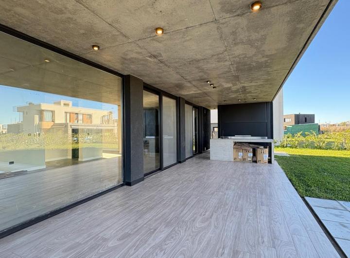 Casa · 241m² · 5 Ambientes