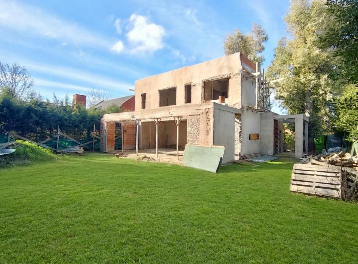 Casa · 188m² · 5 Ambientes · 2 Cocheras