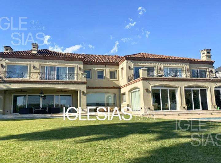 Casa · 2070m² · 6 Ambientes