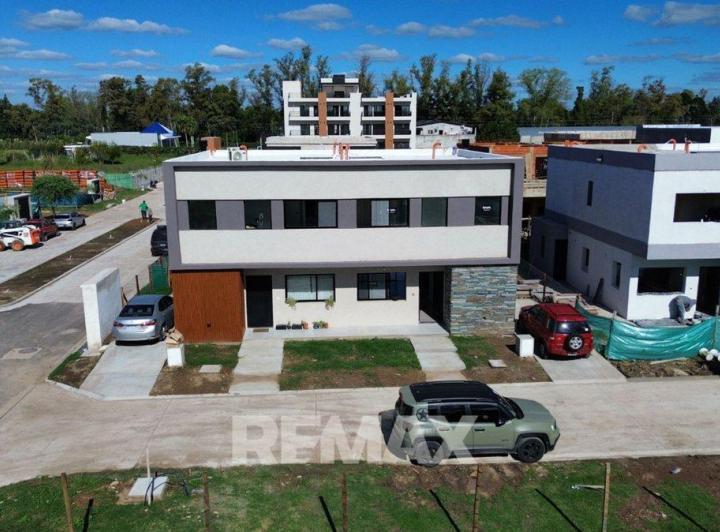 Casa · 160m² · 5 Ambientes · 1 Cochera