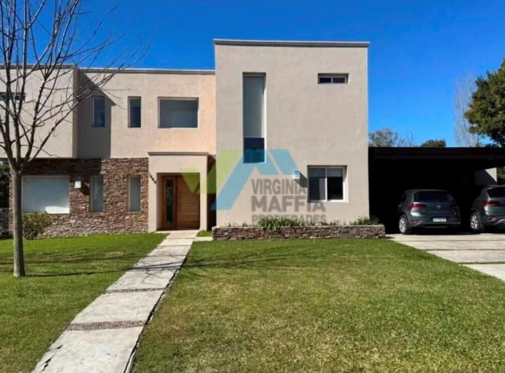 Casa · 232m² · 5 Ambientes · 1 Cochera