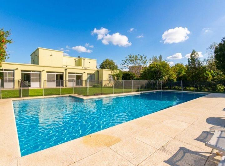Casa · 268m² · 6 Ambientes · 2 Cocheras