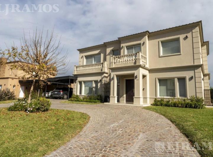 Casa · 291m² · 7 Ambientes · 5 Cocheras
