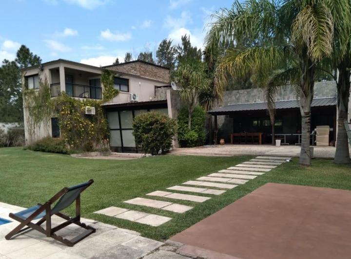 Casa · 450m² · 7 Ambientes