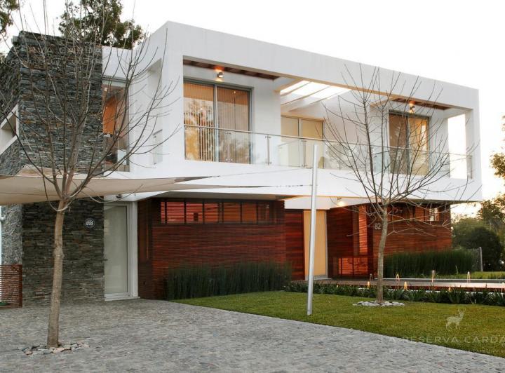 Casa · 300m² · 6 Ambientes