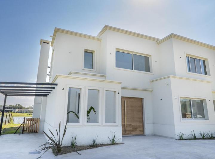 Casa · 242m² · 5 Ambientes