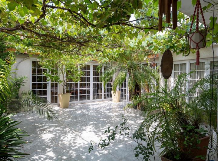 Casa · 300m² · 6 Ambientes · 1 Cochera